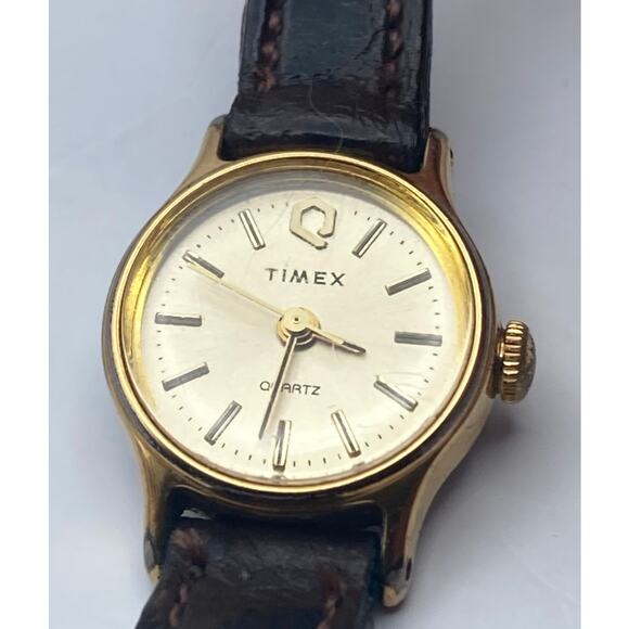 VTG Petite Women's Timex Q T-CELL Watch 19mm - Adjustable Band - New Battery 6" - Picture 2 of 8